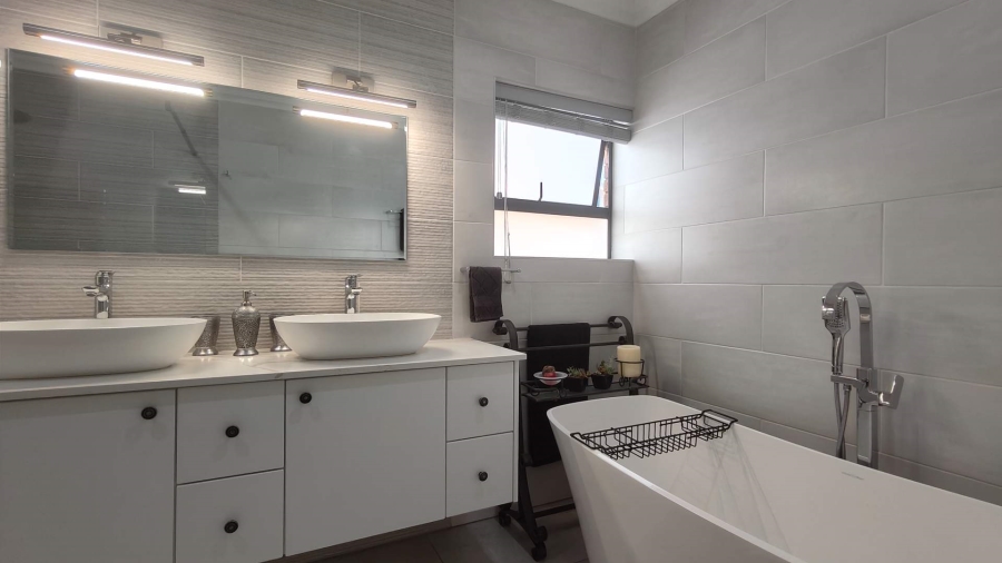 3 Bedroom Property for Sale in Blue Ridge Western Cape